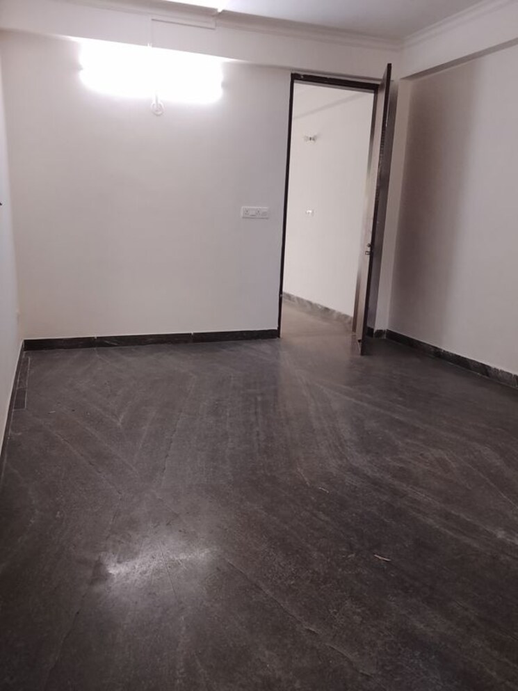 Room, empire-floors 1.5 Bedroom 700 Sq.Ft. Builder Floor In Sector 57 Gurgaon 9833675