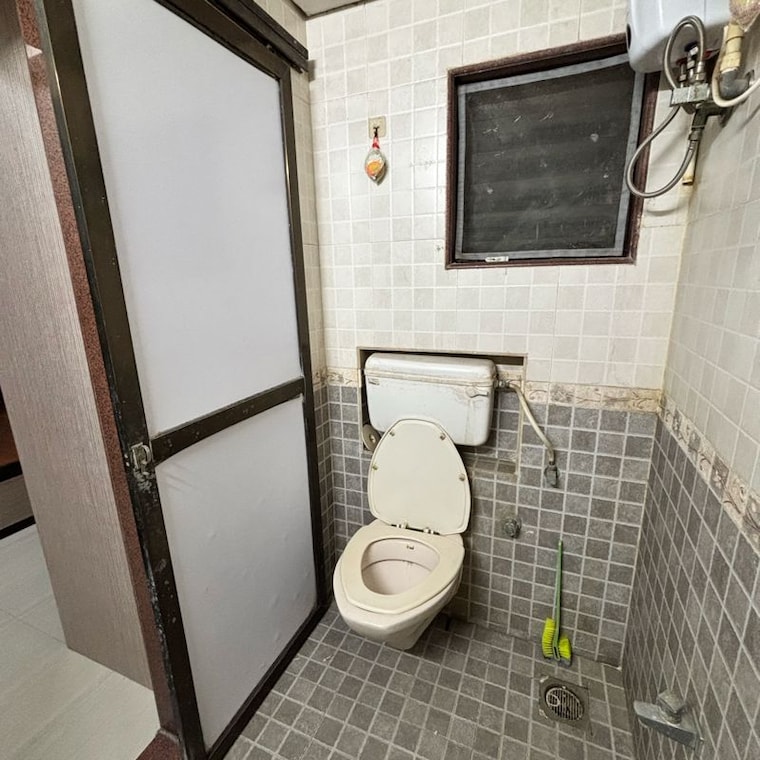 Bathroom, goregaon east 2 Bedroom 680 Sq.Ft. Apartment In Goregaon East Mumbai 9833689