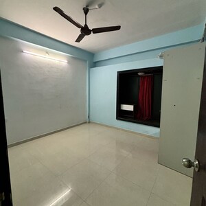 Room in 2 BHK Apartment at Goregaon East – for Rent