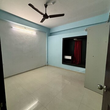 Room in 2 BHK Apartment at Goregaon East – for Rent