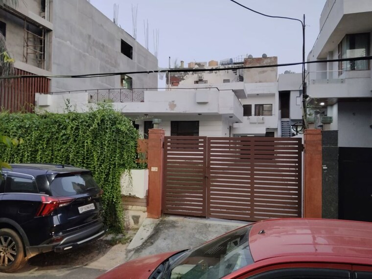 Exterior View, varun-enclave 1 RK 320 Sq.Ft. Apartment In Sector 28 Noida 9833697