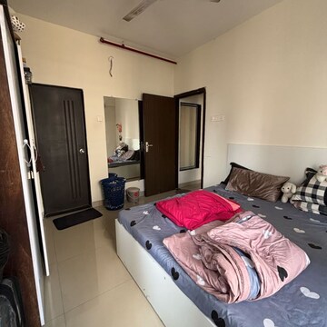 Bedroom in 1 BHK Apartment at Malad East – for Rent