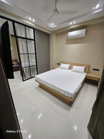 Bedroom in 1 BHK Builder Floor at Sector 40 – for Rent