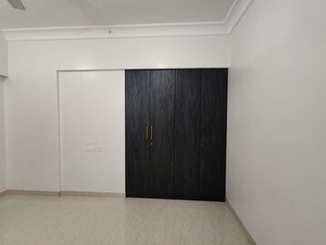 Room in 2 BHK Apartment at K Raheja Heights, Malad East – for Rent