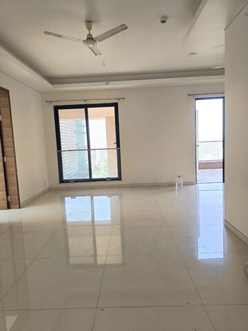 Room in 4 BHK Apartment at Supreme Belmac Residences, Kalyani Nagar – for Rent