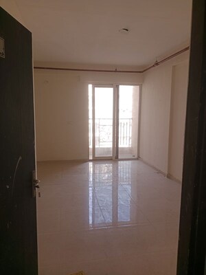 Room in 2 BHK Apartment at Signature The Millennia 2, Sector 37d – for Rent