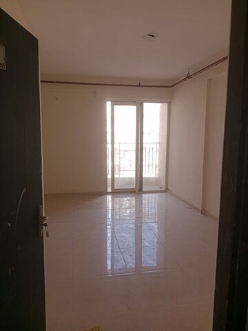 Room in 2 BHK Apartment at Signature The Millennia 2, Sector 37d – for Rent