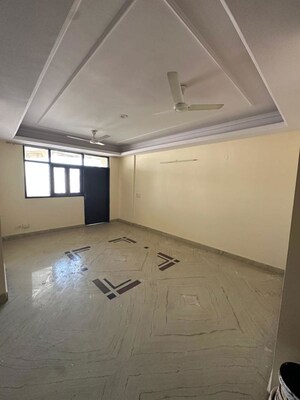 Room in 4 BHK Apartment at Anand Niketan CGHS, Sector 52 – for Rent