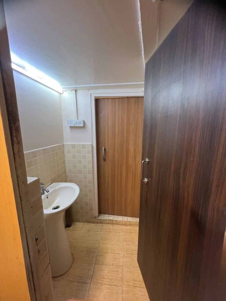 Washroom, safed pul Commercial Office Space 2533 Sq.Ft. In Safed Pul Mumbai 9814481