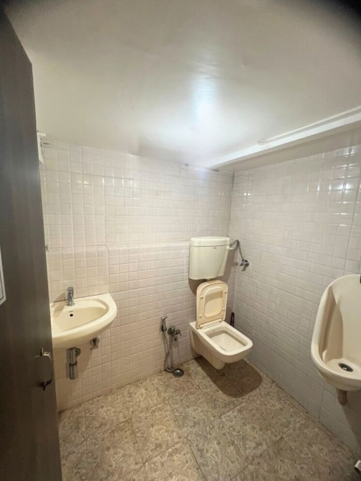 Washroom, safed pul Commercial Office Space 2533 Sq.Ft. In Safed Pul Mumbai 9814481