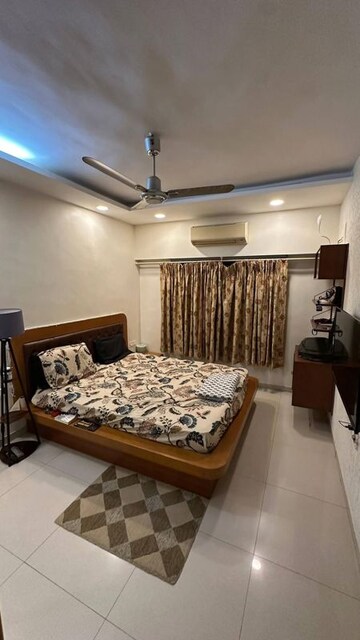 Bedroom in 1 BHK Apartment at Anand CHS Matunga, Matunga East – for Rent