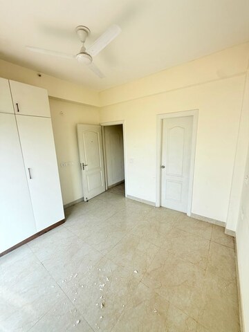 Room in 2.5 BHK Apartment at Shree Vardhman Victoria, Sector 70 – for Rent