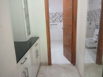 Bathroom in 3 BHK Builder Floor at Uppal Southend, Sector 49 – for Rent