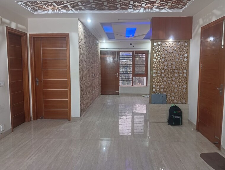 Room, uppal-southend 3 Bedroom 2200 Sq.Ft. Builder Floor In Sector 49 Gurgaon 9833959