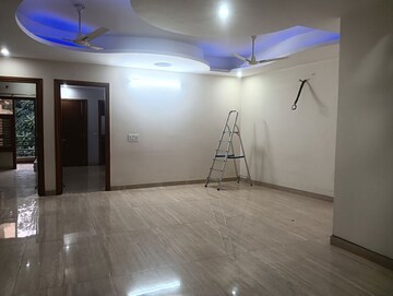 Room in 3 BHK Builder Floor at Uppal Southend, Sector 49 – for Rent
