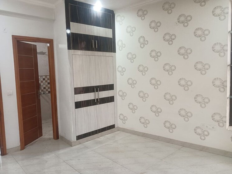 Room, uppal-southend 3 Bedroom 2200 Sq.Ft. Builder Floor In Sector 49 Gurgaon 9833959