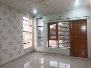 Room in 3 BHK Builder Floor at Uppal Southend, Sector 49 – for Rent