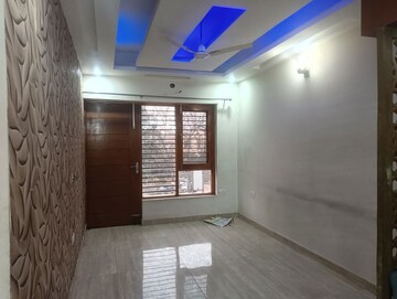 Room in 3 BHK Builder Floor at Uppal Southend, Sector 49 – for Rent