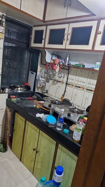 Team Area in 1 BHK Apartment at Lokhandwala Vinay Tower, Kandivali East – for Sale