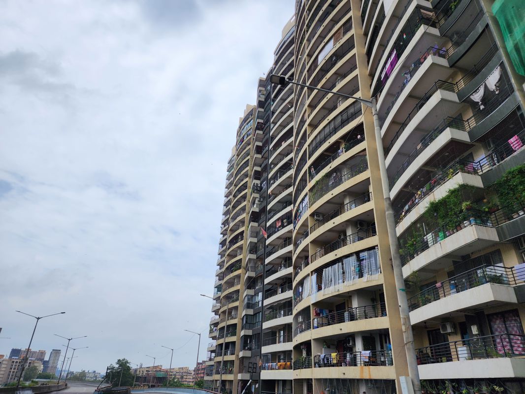 2 BHK + Pooja Room Apartment For Rent in MJ Shah Centrio