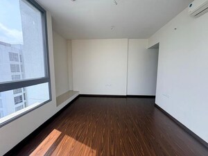 Room in 2 BHK Apartment at Piramal Vaikunth, Balkum Pada – for Sale