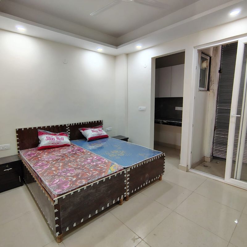 1 Rk  450 Sq.Ft. Builder Floor in DLF Exclusive Floors