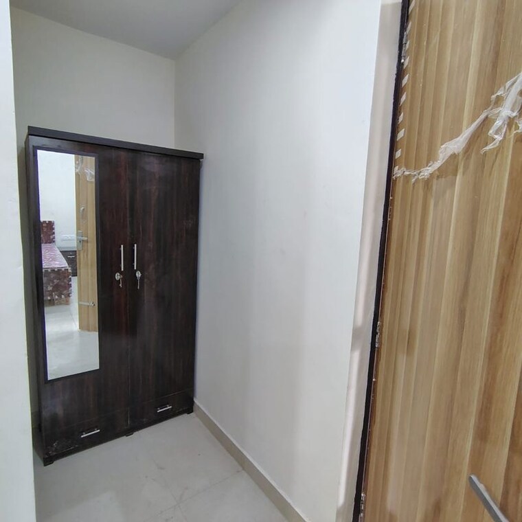 Room, dlf-exclusive-floors 1 RK 450 Sq.Ft. Builder Floor In Sector 53 Gurgaon 9834053