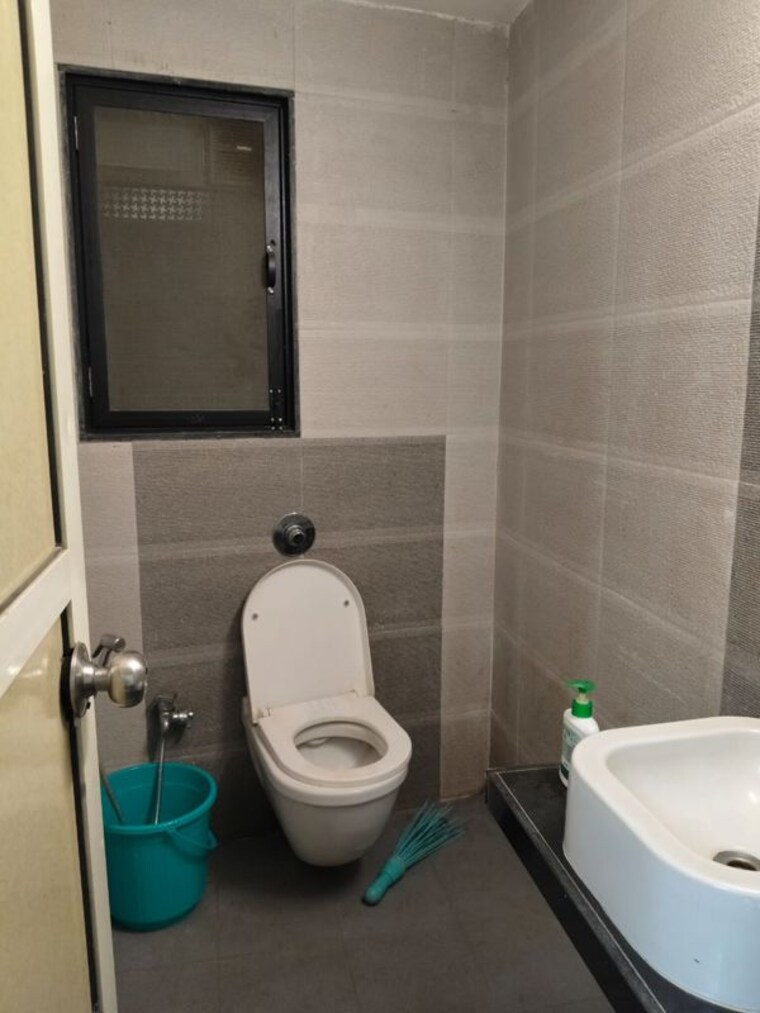 Bathroom, satra-plaza Commercial Office Space 600 Sq.Ft. In Vashi Sector 19d Navi Mumbai 9834055