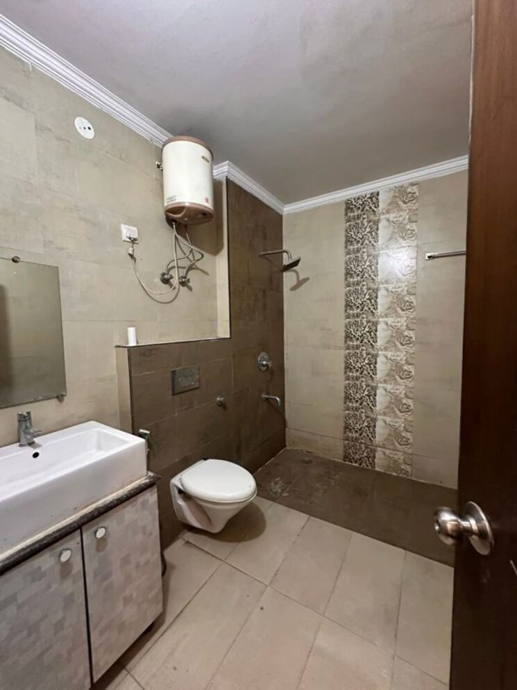 Bathroom, ansal-sushant-apartments 3 Bedroom 1500 Sq.Ft. Apartment In Sushant Lok I Gurgaon 9834061