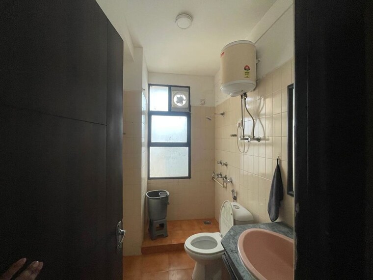 Bathroom, ansal-sushant-apartments 3 Bedroom 1500 Sq.Ft. Apartment In Sushant Lok I Gurgaon 9834061