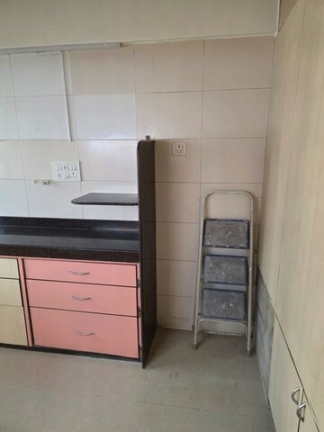 Furnished Amenities in 2 BHK Apartment at Vile Parle East – for Rent