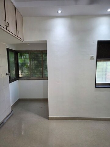 Room in 2 BHK Apartment at Vile Parle East – for Rent