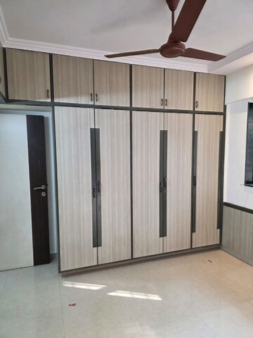 2 BHK Apartment For Rent in Vile Parle East