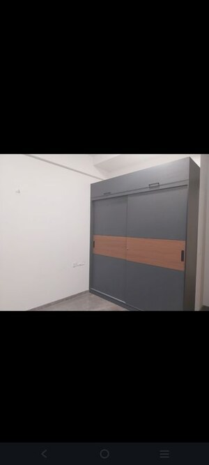 Room in 2 BHK Apartment at Prestige Jasdan Classic, Mahalaxmi – for Rent