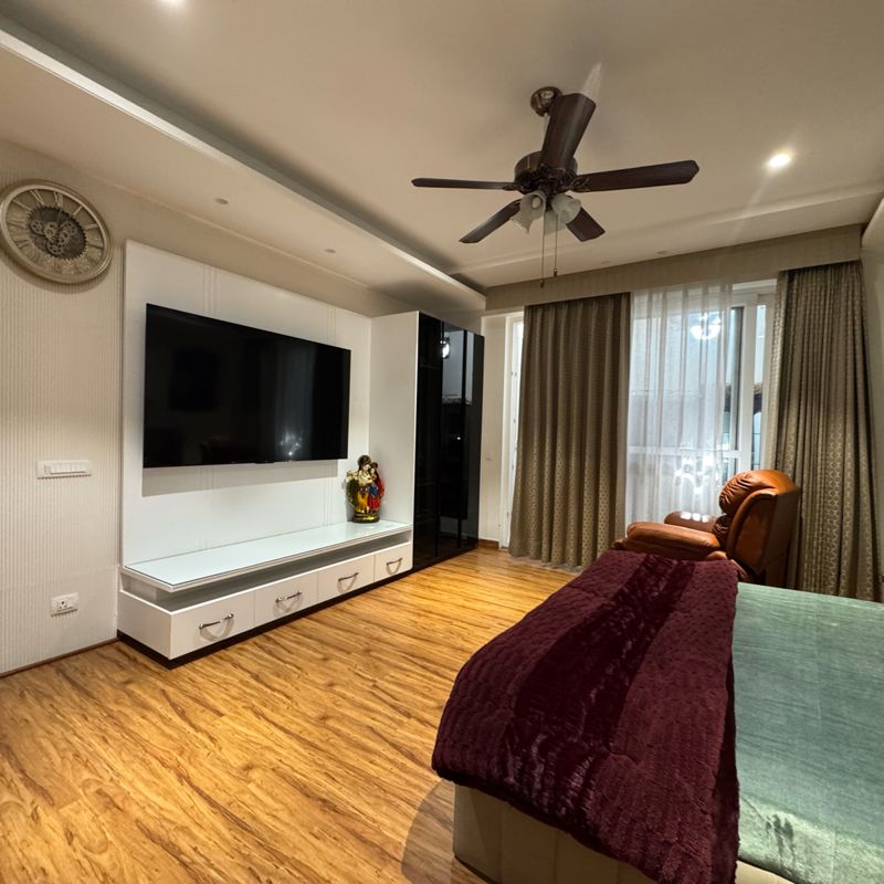 4 BHK + Servant Room Builder Floor For Rent in Sector 2