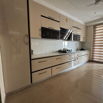 Room in 4 BHK Builder Floor at Sector 2 – for Rent