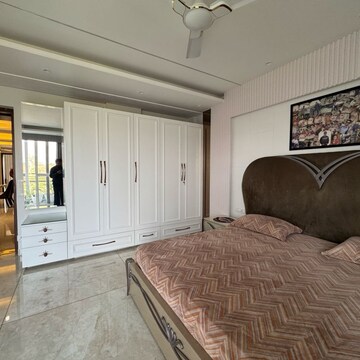 Bedroom in 4 BHK Builder Floor at Sector 2 – for Rent