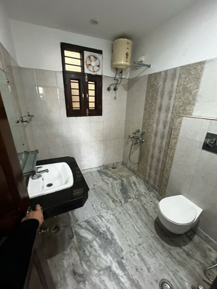 Bathroom, sector 43 3 Bedroom 2700 Sq.Ft. Builder Floor In Sector 43 Gurgaon 9834513