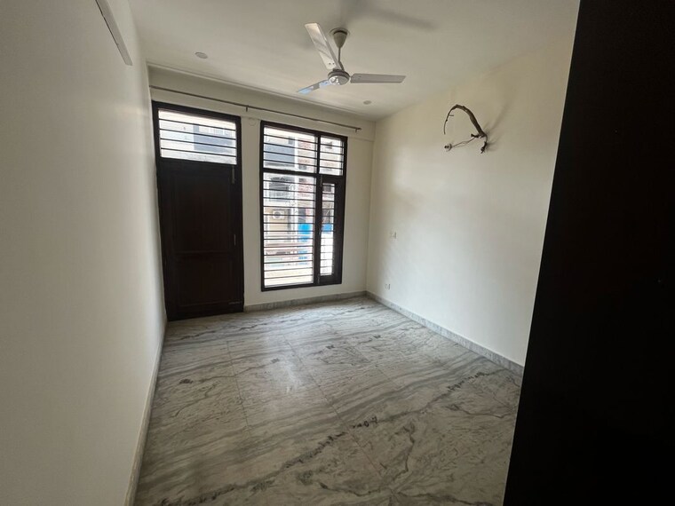 Room, sector 43 3 Bedroom 2700 Sq.Ft. Builder Floor In Sector 43 Gurgaon 9834513