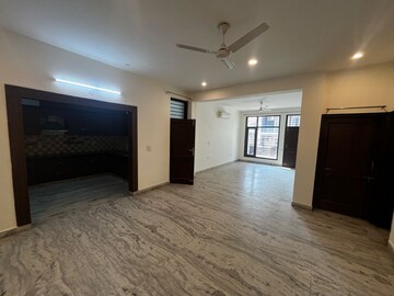 Room in 3 BHK Builder Floor at Sector 43 – for Rent