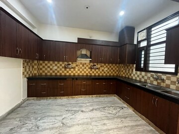 Kitchen in 3 BHK Builder Floor at Sector 43 – for Rent