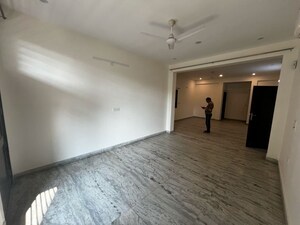 Room in 3 BHK Builder Floor at Sector 43 – for Rent