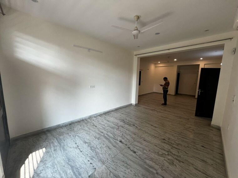 Room, sector 43 3 Bedroom 2700 Sq.Ft. Builder Floor In Sector 43 Gurgaon 9834513
