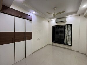 Room in 4 BHK Apartment at Samartha Meghdoot Apartment, Andheri West – for Rent