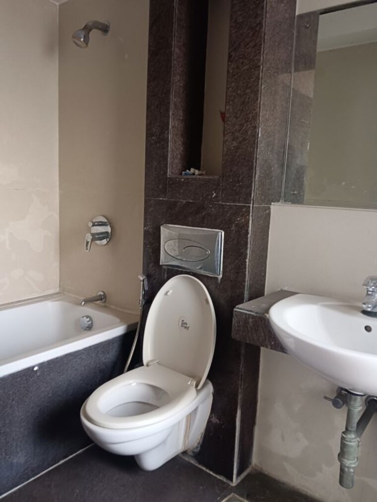 Bathroom, lodha-luxuria 3 Bedroom 1144 Sq.Ft. Apartment In Majiwada Thane 9834550