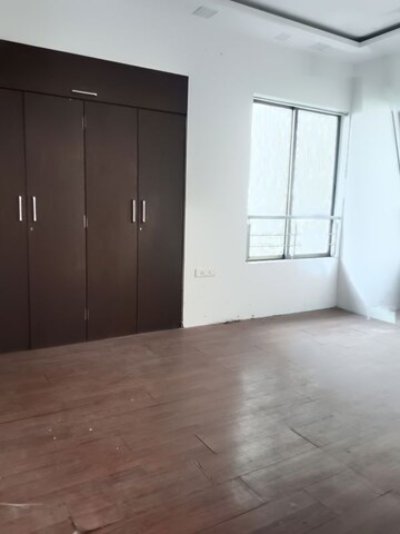Room in 3 BHK Apartment at Lodha Luxuria, Majiwada – for Rent