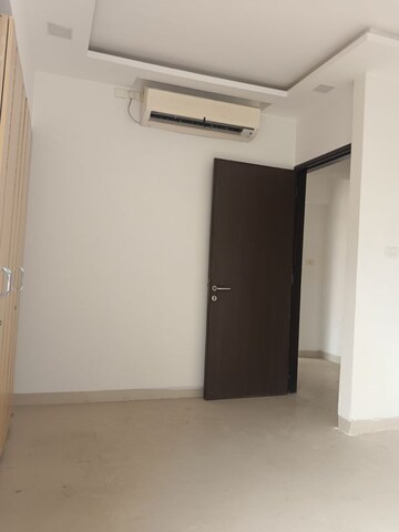 Room in 3 BHK Apartment at Lodha Luxuria, Majiwada – for Rent