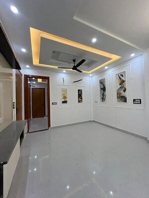 Building Lobby in 3 BHK Builder Floor at Uttam Nagar – for Sale