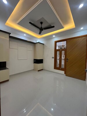 Room in 3 BHK Builder Floor at Uttam Nagar – for Sale