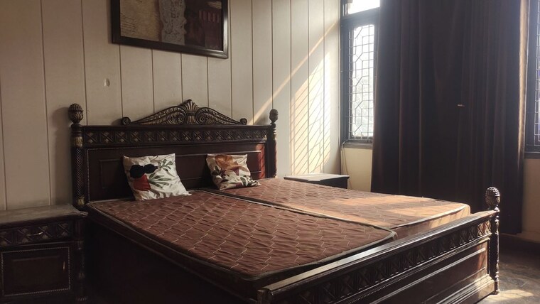 Bedroom, east of kailash 2 Bedroom 1500 Sq.Ft. Builder Floor In East Of Kailash Delhi 9834607